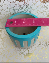 Load image into Gallery viewer, Dripping cement pot