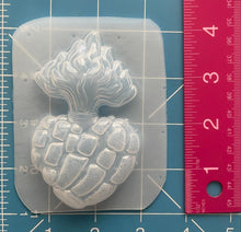 Load image into Gallery viewer, Concha & Skull sacred heart