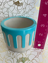 Load image into Gallery viewer, Dripping cement pot