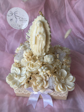 Load image into Gallery viewer, Virgen de Guadalupe bouquet candle