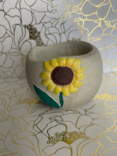 Load image into Gallery viewer, Sunflower Pot