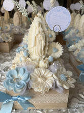 Load image into Gallery viewer, Virgen de Guadalupe bouquet candle
