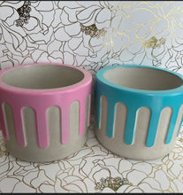 Load image into Gallery viewer, Dripping cement pot
