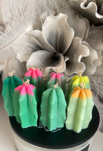Load image into Gallery viewer, Succulent pillar candles
