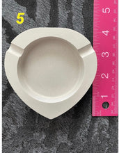 Load image into Gallery viewer, Cement ashtray
