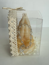 Load image into Gallery viewer, Praying hands candle

