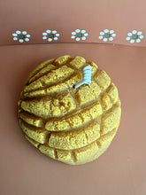 Load image into Gallery viewer, Concha Pan Dulce Candle
