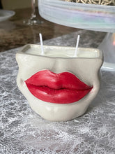 Load image into Gallery viewer, Lips candle
