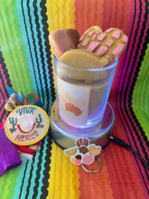 Load image into Gallery viewer, Pan dulce c andle
