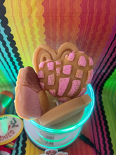 Load image into Gallery viewer, Pan dulce c andle
