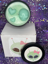 Load image into Gallery viewer, Alien Candle
